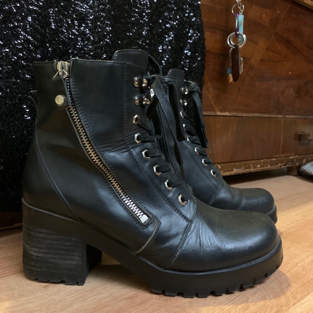 Black boots!
